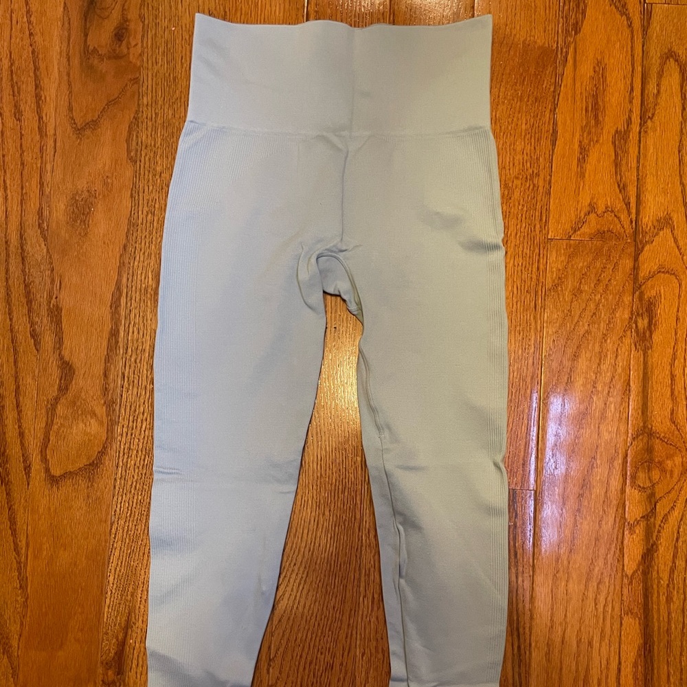 Brand new set active leggings, worn a couple of times, great condition